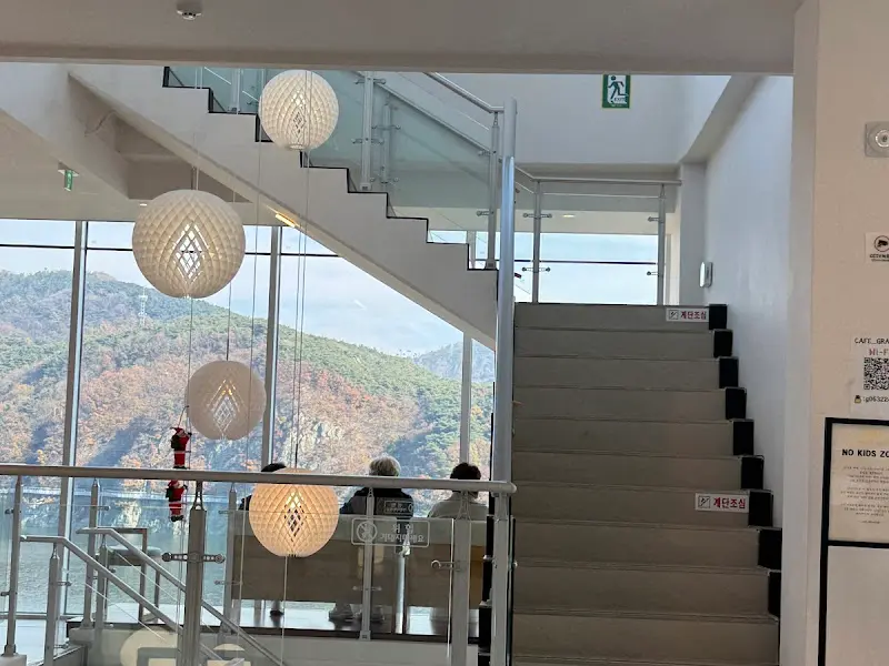 그랑게 카페 내부