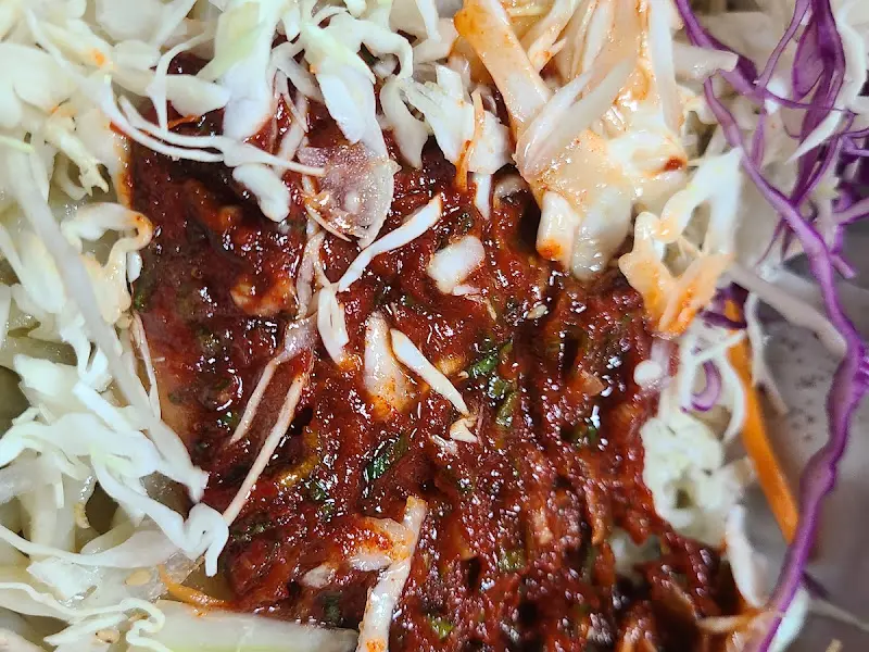 특제 양념이 듬뿍 올려진 쫄면