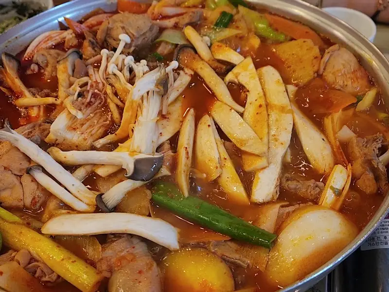 푸짐한 닭도리탕 재료