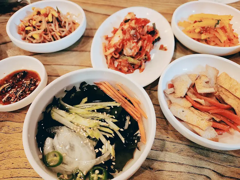 다채로운 밑반찬 클로즈업