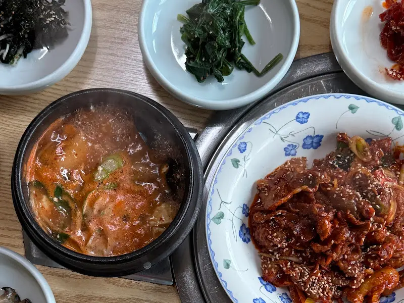 돼지식당 밑반찬