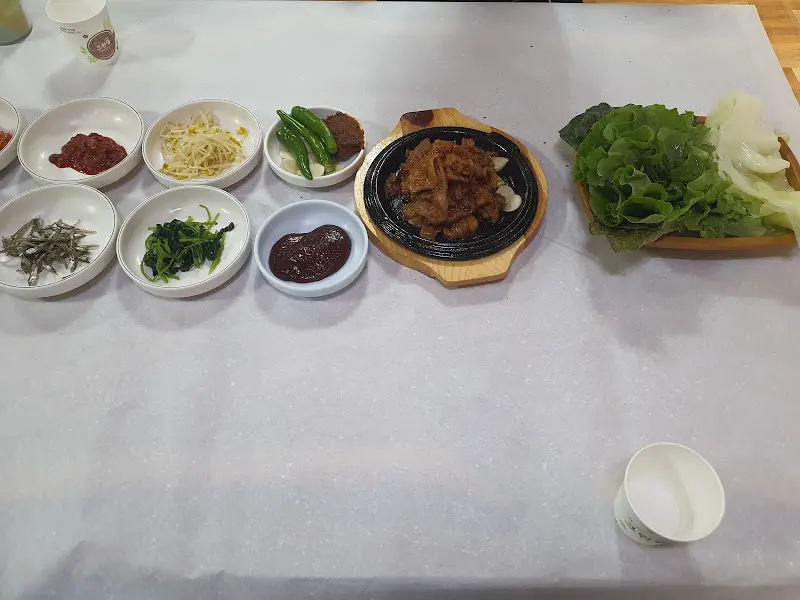 다채로운 반찬들