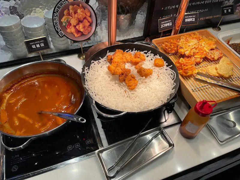 다양한 뷔페 메뉴