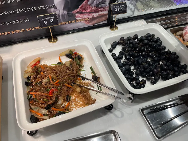 뷔페 음식 코너