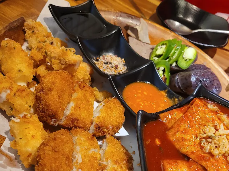 모듬 튀김과 떡볶이