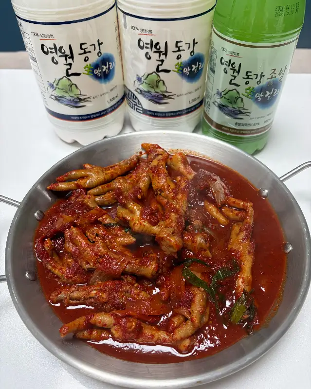 지역 막걸리와 함께하는 닭발 한 상