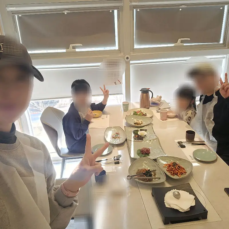 쾌적하고 넓은 매장 내부