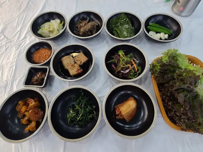 정갈하게 차려진 밑반찬