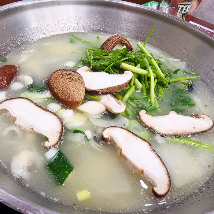 맑고 시원해 보이는 우럭탕