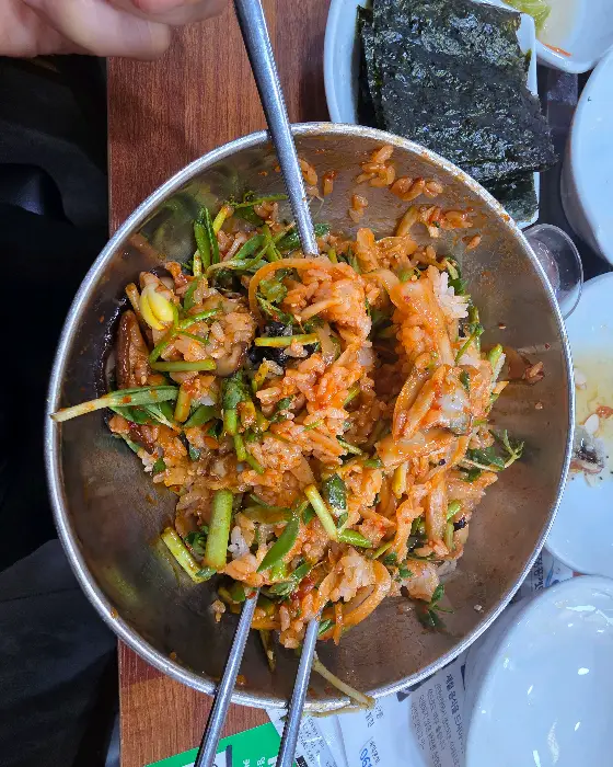 먹음직스러운 키조개회무침 비빔밥