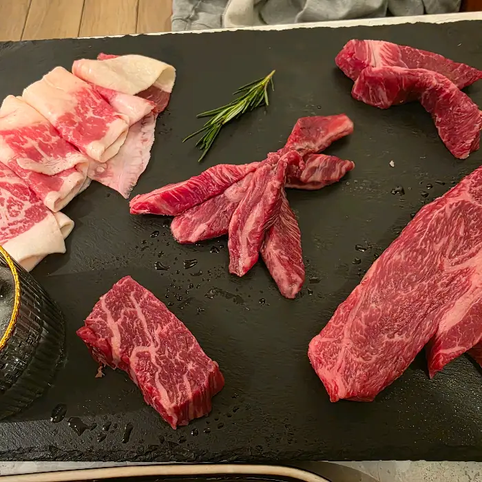 다양한 부위의 신선한 한우 클로즈업