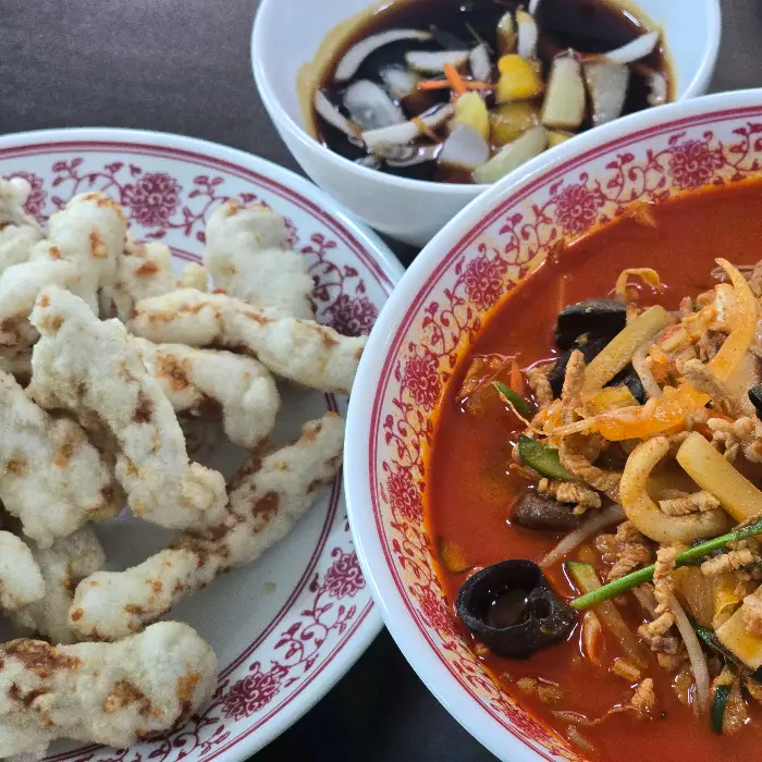 꽈리고추 쟁반짜장과 탕수육