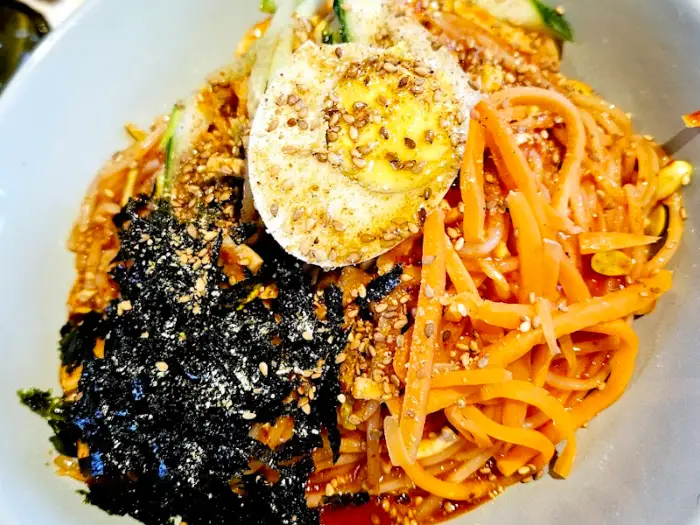 탱글탱글한 비빔국수 클로즈업