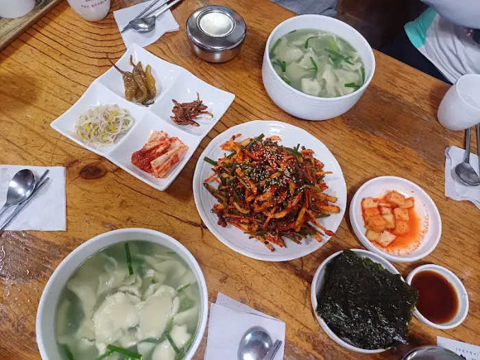 식탁 전체 모습