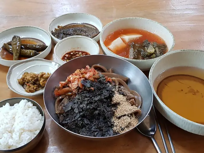 푸짐한 묵밥 한 상