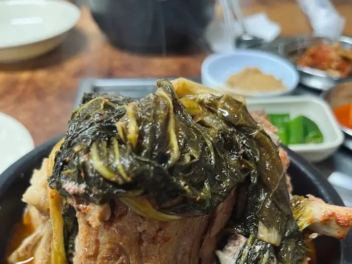 뼈해장국 속 우거지