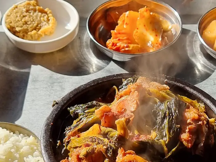 끓고 있는 뼈해장국 클로즈업