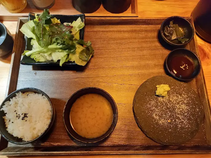 돈까스와 곁들여 먹는 샐러드