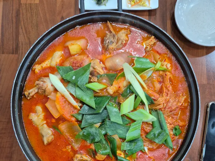 김치와 닭고기가 듬뿍 들어간 닭볶음탕