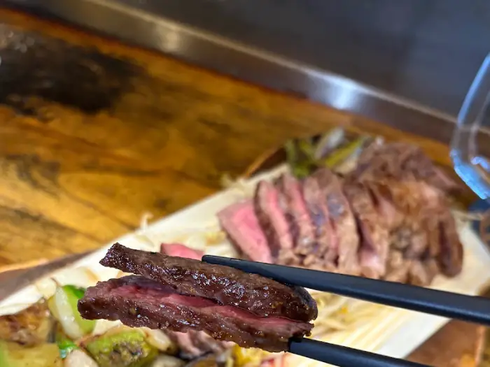 부드러운 살치살 스테이크 한 점