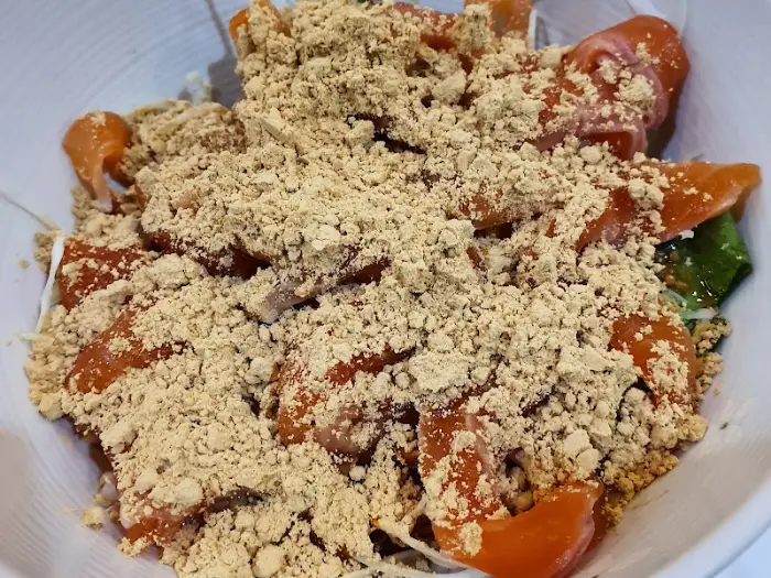 테이블 세팅과 신선한 송어회