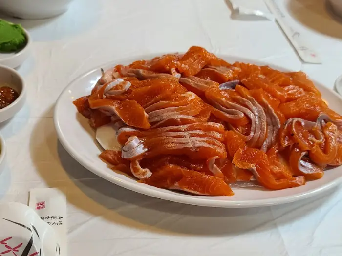 신선한 송어회 근접 촬영