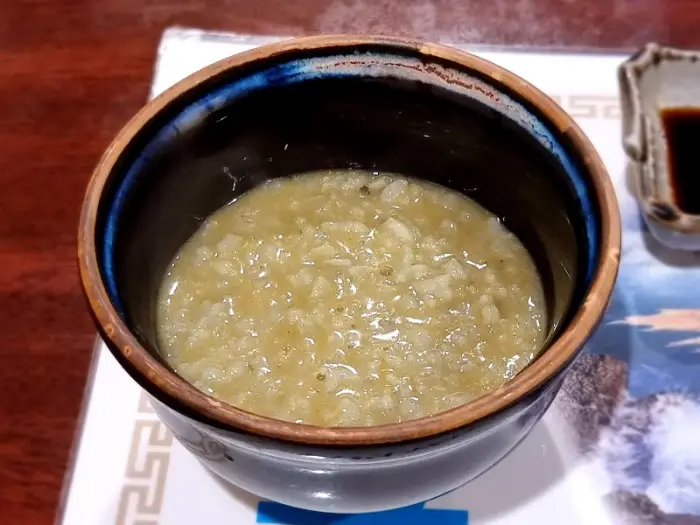 고노와다 소스가 담긴 작은 그릇