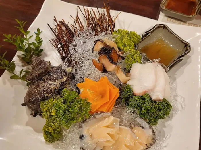 신선한 해산물 플래터의 모습