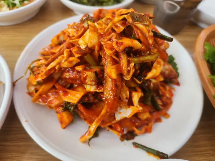 푸짐하게 담긴 밴댕이 회무침