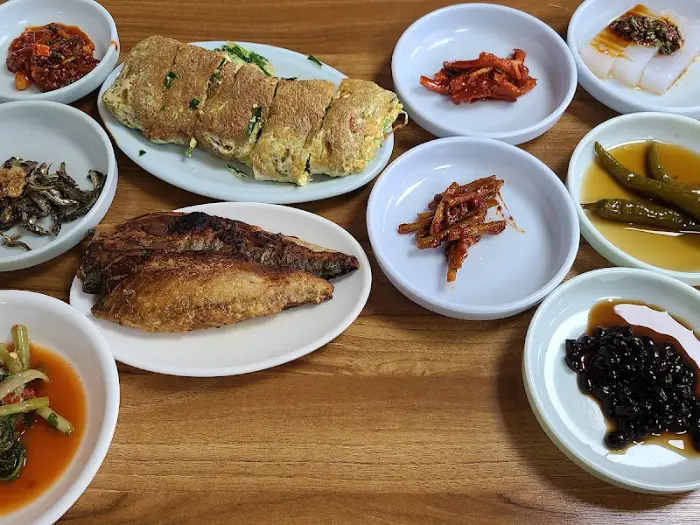 정갈하게 차려진 정식 상차림