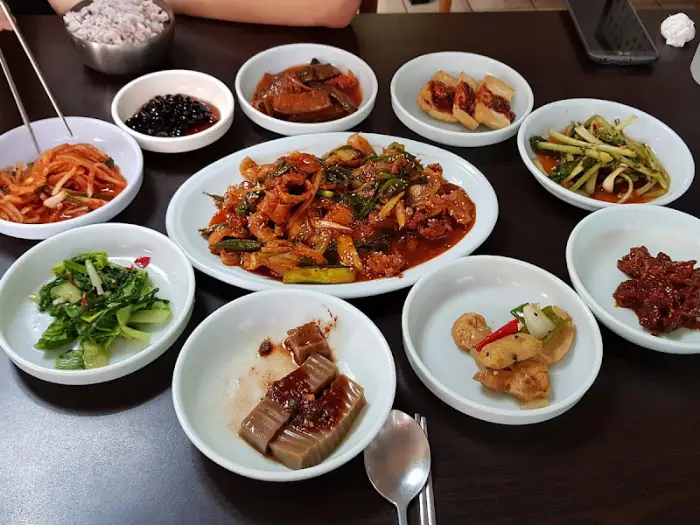 다양한 밑반찬들