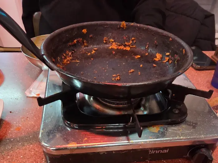 곱창전골을 끓이는 휴대용 버너