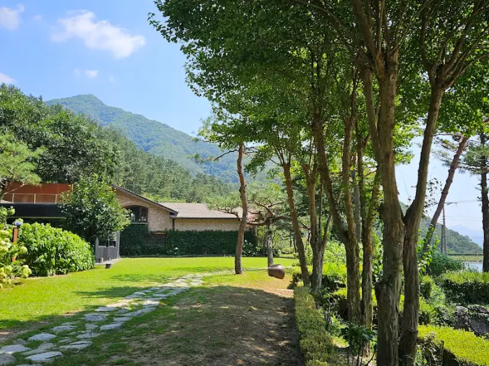 오스갤러리 야외 풍경