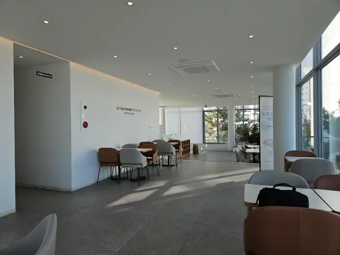 카페 내부 공간