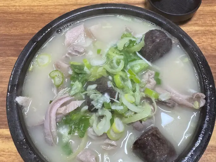 모듬 국밥 한 그릇