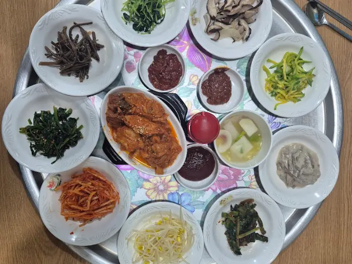 색색의 나물 반찬들