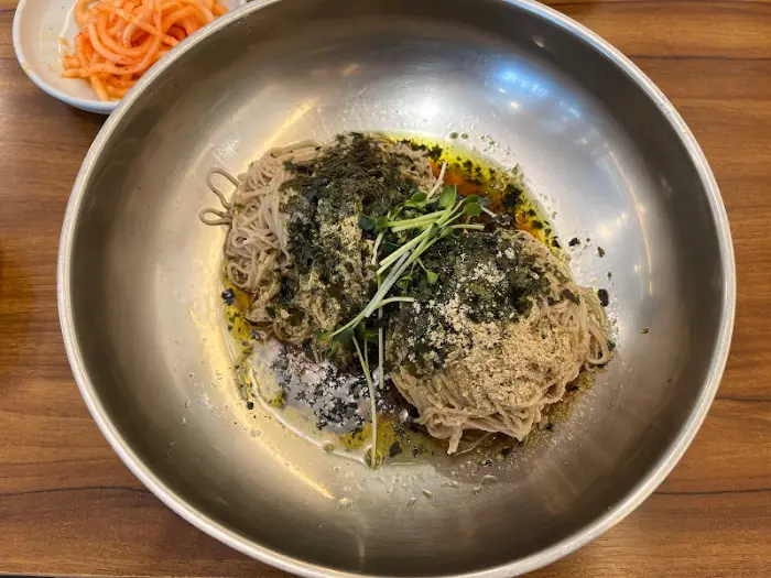 들기름 막국수 클로즈업