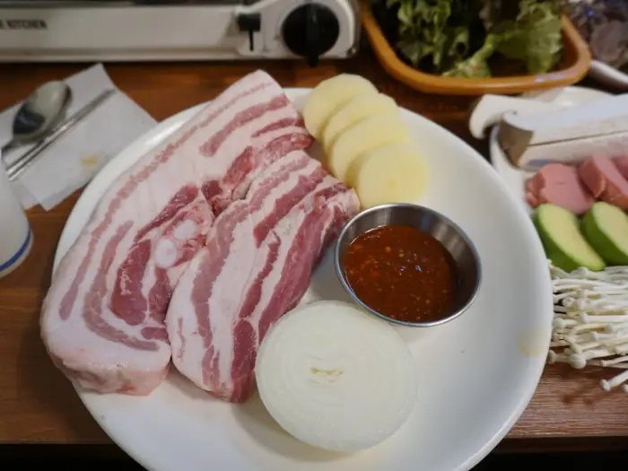 진하고 뽀얀 돼지국밥