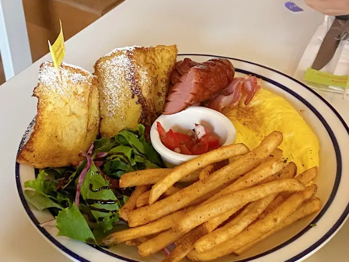 모나올라나의 푸짐한 브런치 플레이트