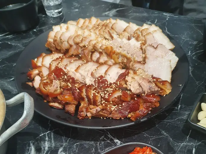 신선한 족발과 보쌈의 조화