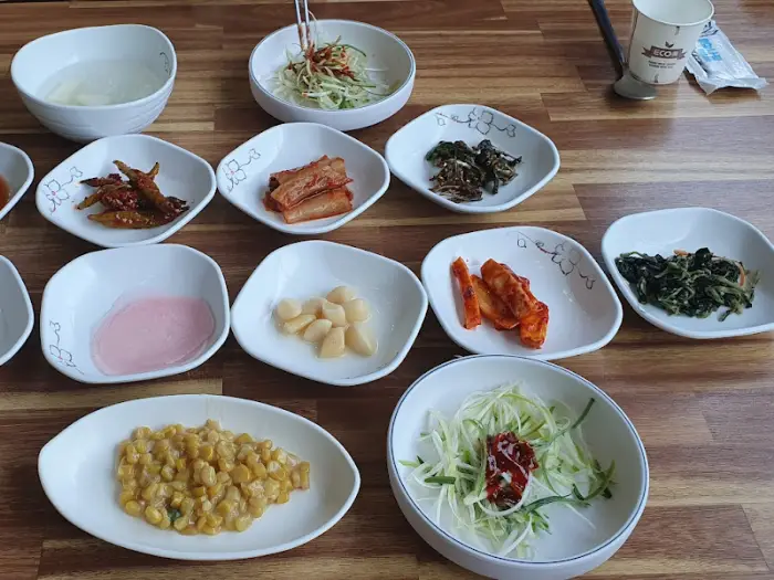 다양한 종류의 밑반찬