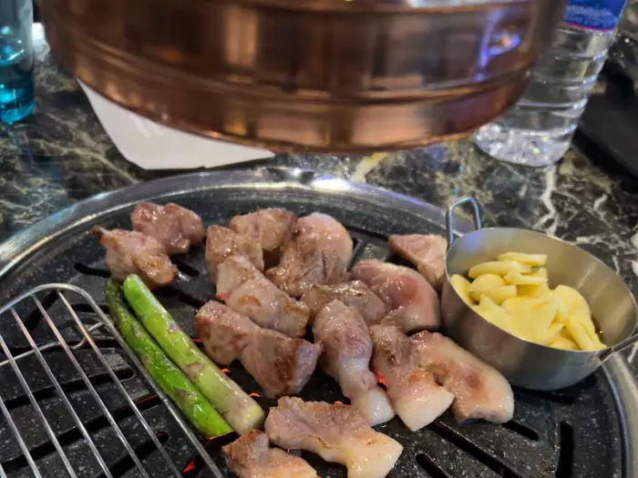 고기와 곁들임 채소