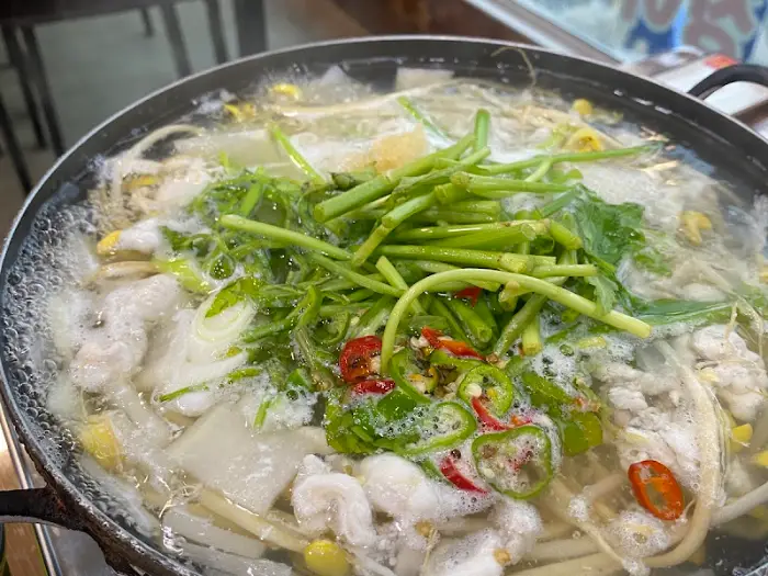 김이 모락모락 나는 오징어 내장탕