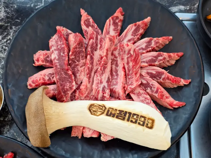 경주 여정 1988의 신선한 한우 갈비살