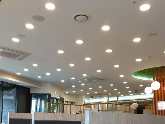 시월 식당 내부 조명