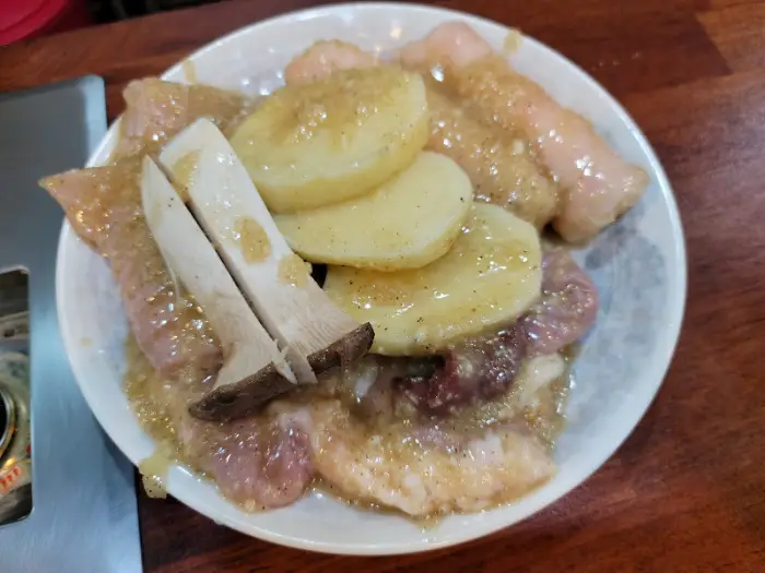 신선한 양곱창 모듬과 감자