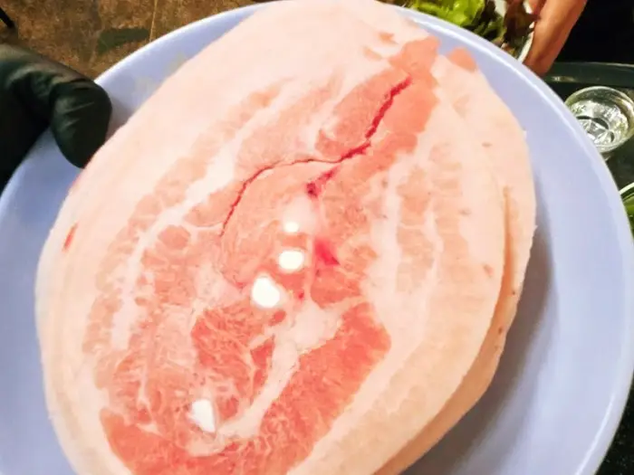 얇게 썰린 대패 삼겹살