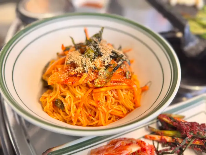 잘 익은 삼겹살 한 점