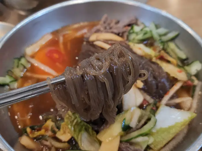 강산직원냉면의 풍성한 고명