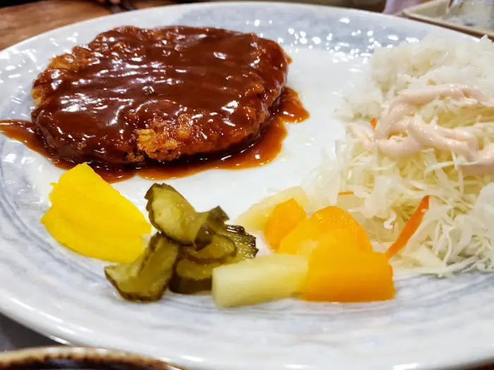 돈까스와 밥, 샐러드